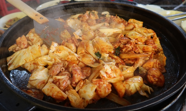 [Korean food festival ②] Buckwheat noodles & chicken BBQ